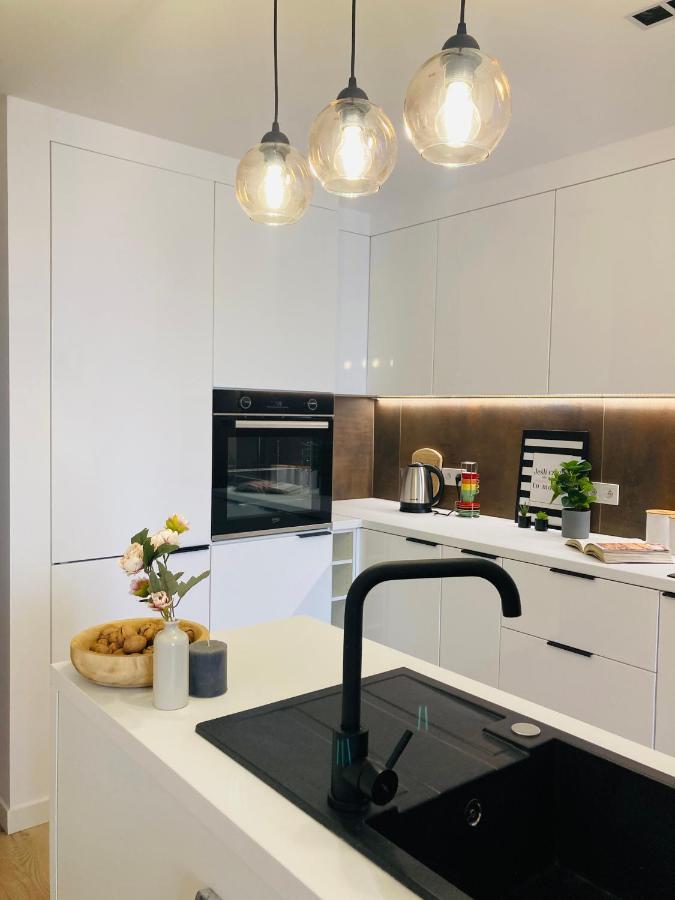 Apartament Lovely Space เชชูฟ ภายนอก รูปภาพ