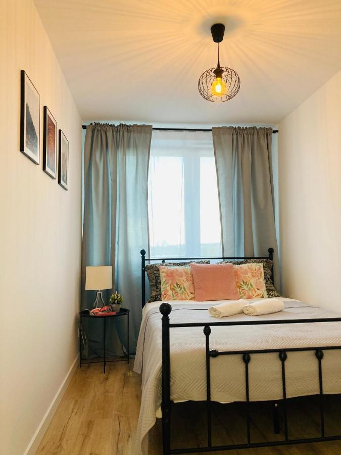 Apartament Lovely Space เชชูฟ ภายนอก รูปภาพ
