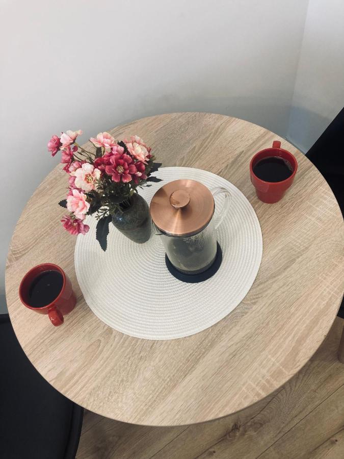 Apartament Lovely Space เชชูฟ ภายนอก รูปภาพ