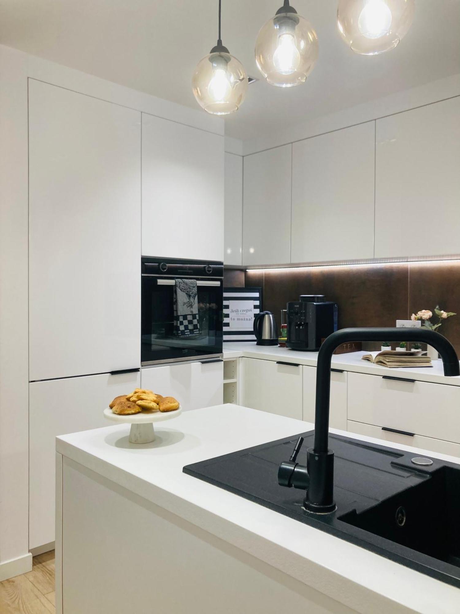 Apartament Lovely Space เชชูฟ ภายนอก รูปภาพ