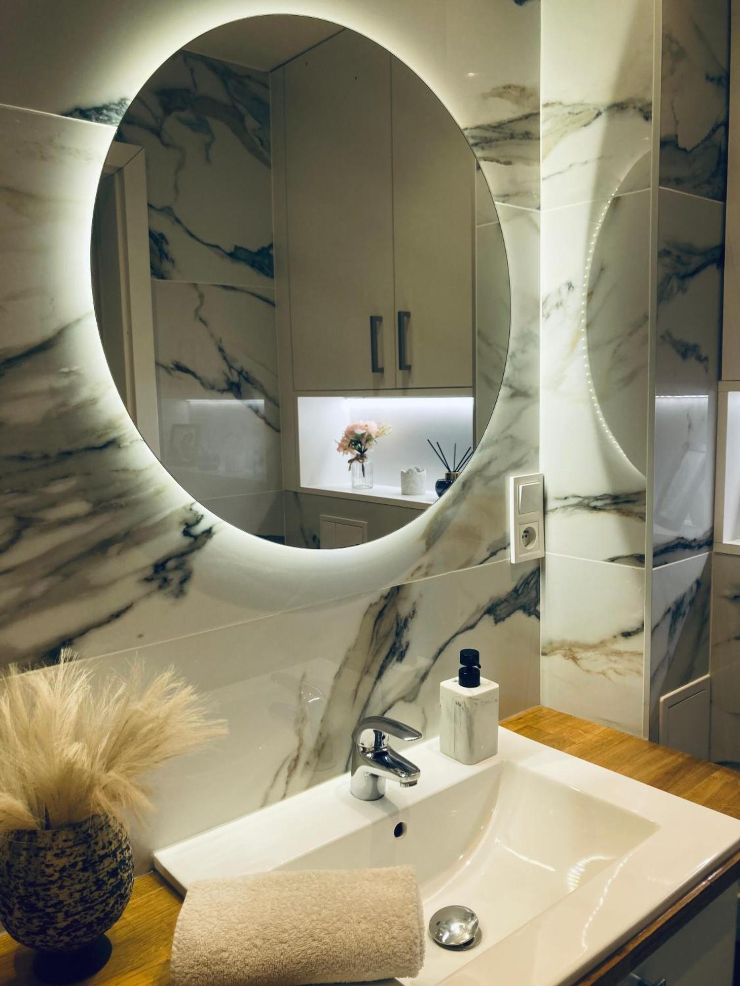 Apartament Lovely Space เชชูฟ ภายนอก รูปภาพ